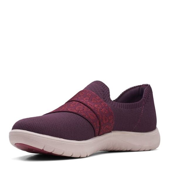NWT Clarks Women’s Adella Stride Slip-On Sneaker Burgundy Knit Size 8 - Picture 1 of 7